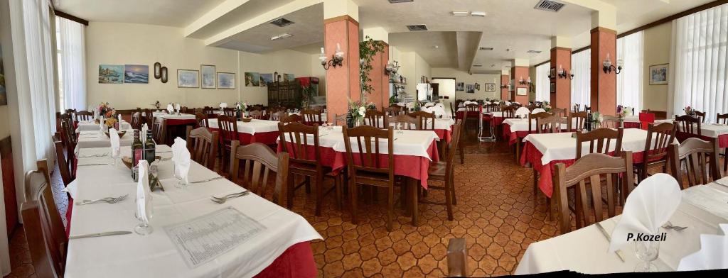 Restaurace v ubytování Hotel Galles