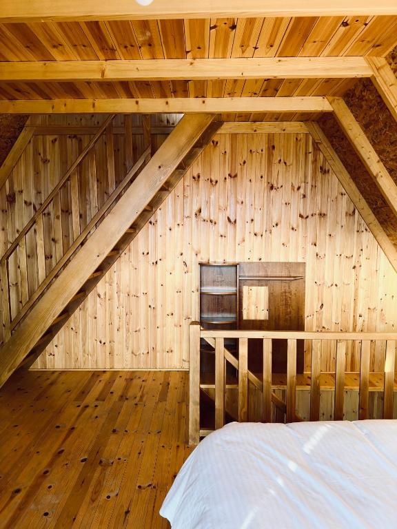 Postel nebo postele na pokoji v ubytování Guest house Qafe-Murrize, Tirane
