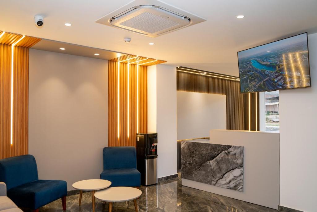 TV a/nebo společenská místnost v ubytování Manta Surf Hotel
