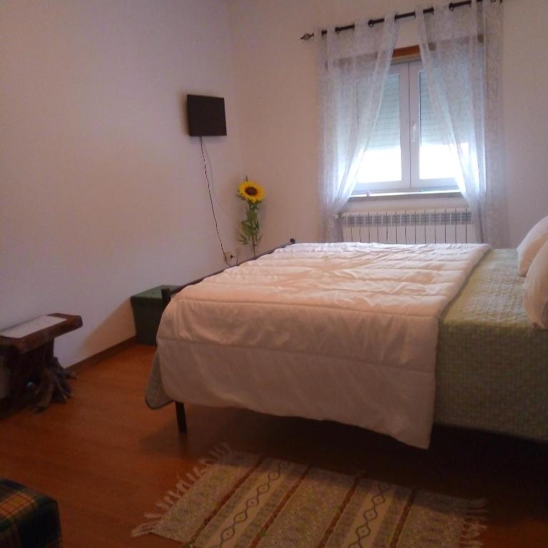 Uma cama ou camas num quarto em Terra Mista Alojamento Local