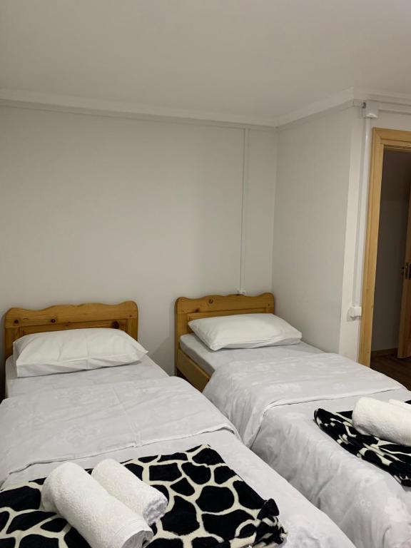 Postel nebo postele na pokoji v ubytování Tebdi Qor, Warm Home