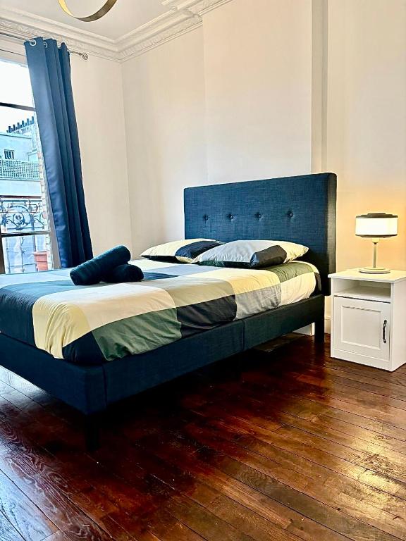 Letto o letti in una camera di Guest House Tour Eiffel Paris