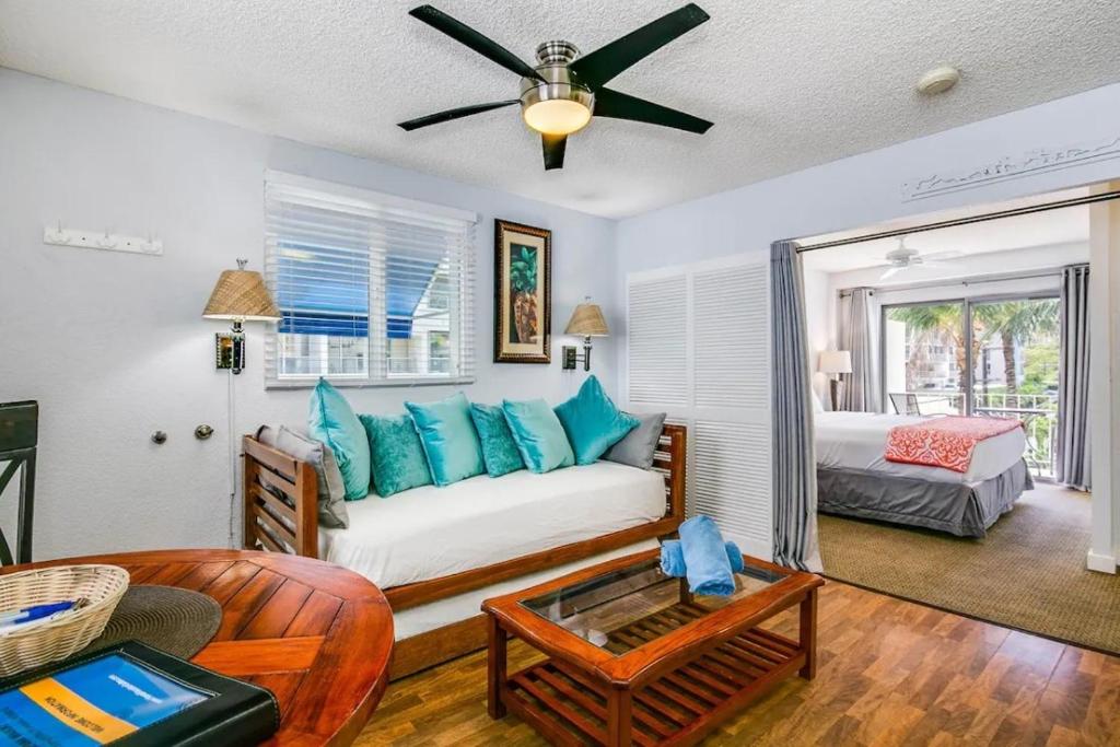 Cool Cabana at Waikiki condo - Housity
