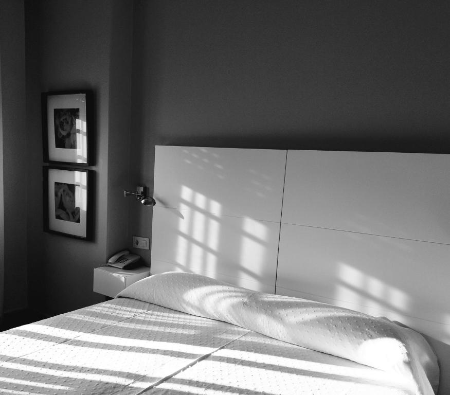 Łóżko lub łóżka w pokoju w obiekcie Hotel Chancelas