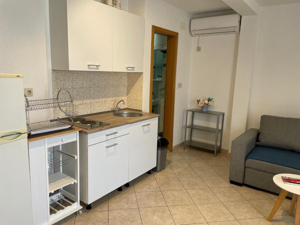 Kuchyňa alebo kuchynka v ubytovaní Apartment Room Parčina