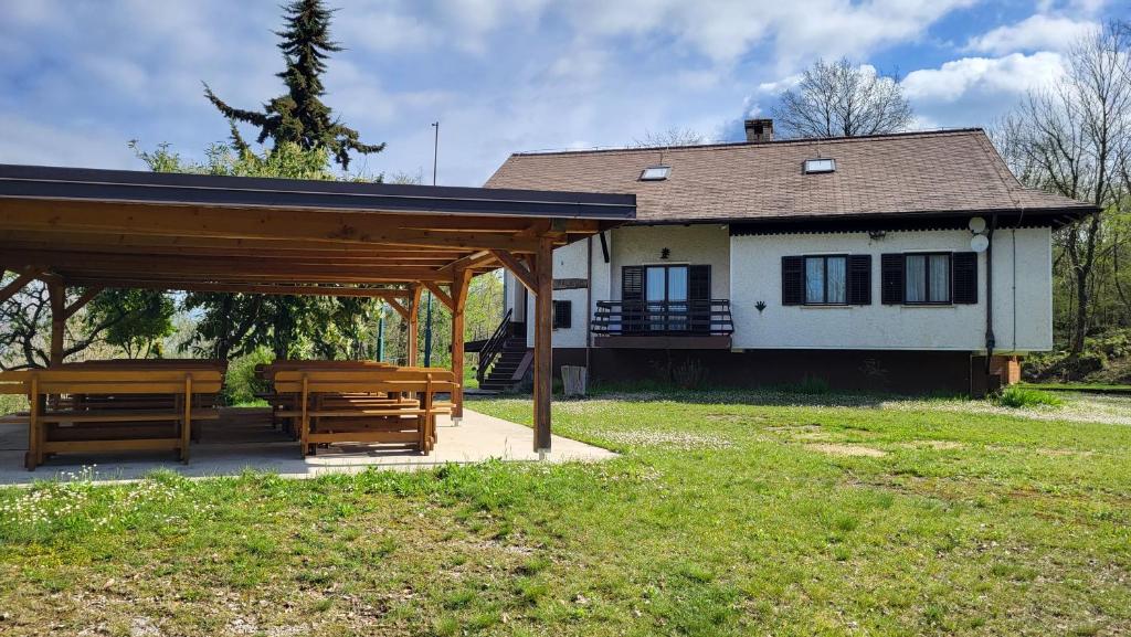 Zgradba, v kateri se nahaja gostišče