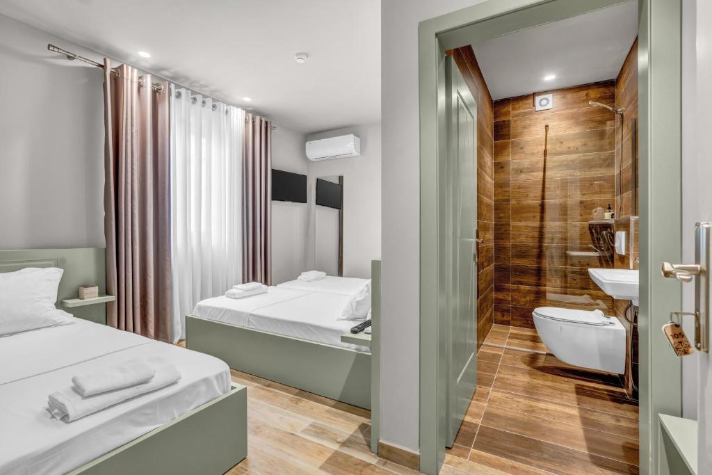 Koupelna v ubytování Villa Zoi A Stay to Remember I Located inside the Castle of Elbasan, on a historic Roman road Via Egnatia I Homemade Breakfast