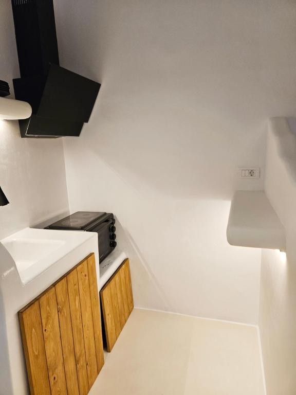 ELLI TROPiCAL LUXURY SUITES SUNSET-INFINITY POOL- SEA SIDE-NEAR CENTER PARKING - 1