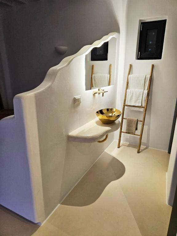 ELLI TROPiCAL LUXURY SUITES SUNSET-INFINITY POOL- SEA SIDE-NEAR CENTER PARKING - 2