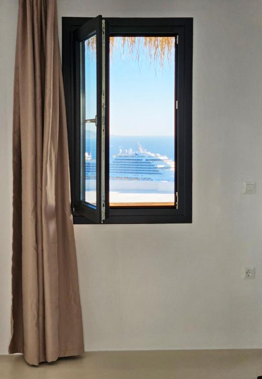 ELLI TROPiCAL LUXURY SUITES SUNSET-INFINITY POOL- SEA SIDE-NEAR CENTER PARKING - 3