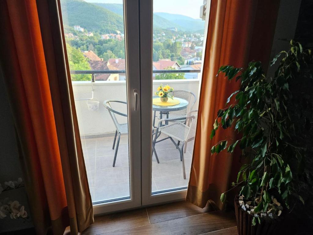 Nespecifikovaný výhled na hory nebo výhled na hory při pohledu z apartmánu