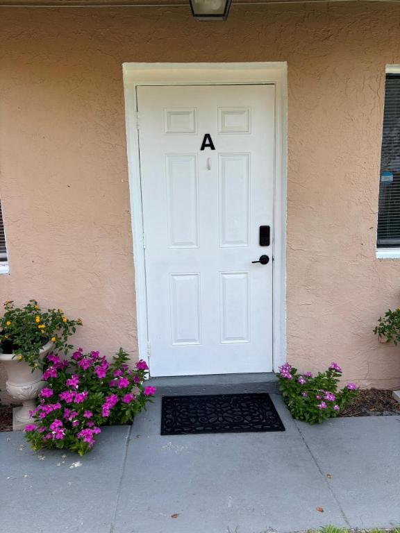 Sea Breeze-2 BR Apartment- Centrally Located photo
