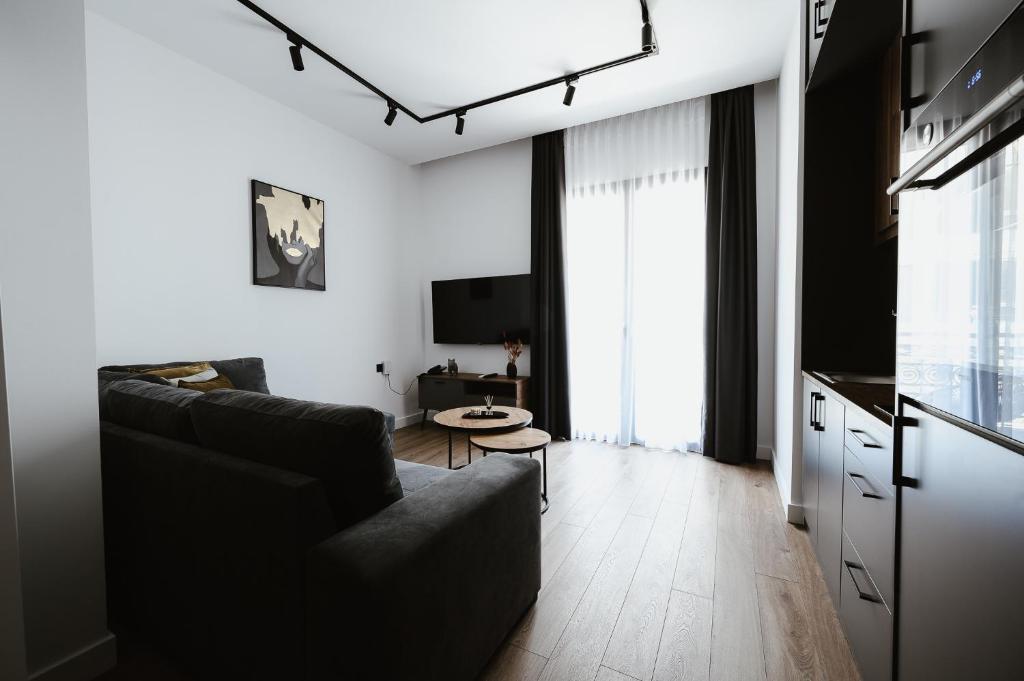 TV a/nebo společenská místnost v ubytování Port View Suites