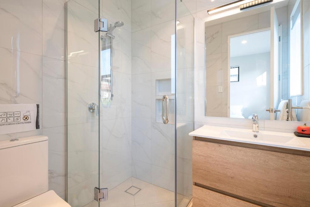 modern immaculate residence in mount wellington - Resim 16