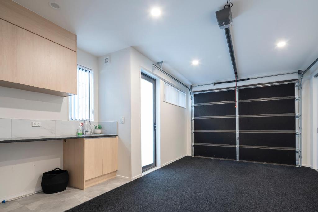 modern immaculate residence in mount wellington - Resim 24