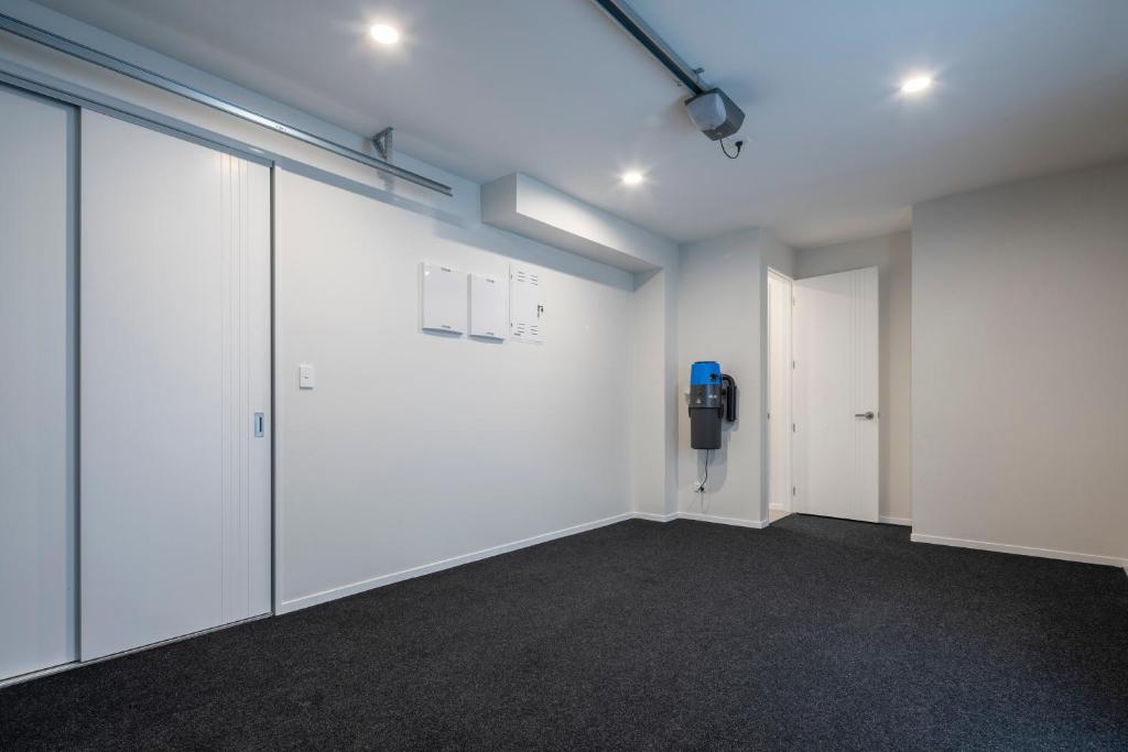 modern immaculate residence in mount wellington - Resim 25