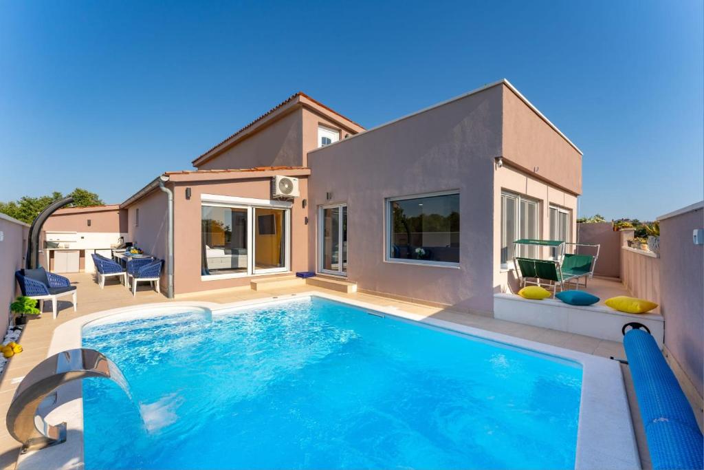 Πισίνα στο ή κοντά στο CASA CRYSTAL ISTRIA, villa with private pool, near the beach, with the sea view!