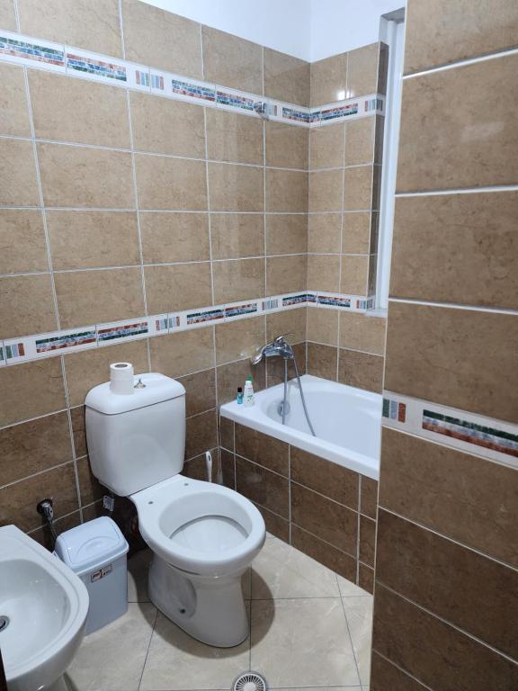 Gallery image of SPACIOUS 8-Person APARTMENTS in Sarandë