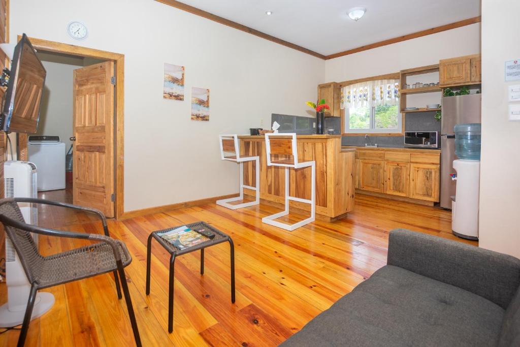Kuchyň nebo kuchyňský kout v ubytování Wescot Villas Palm View