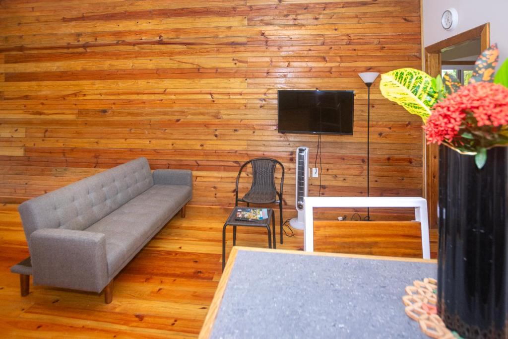 TV a/nebo společenská místnost v ubytování Wescot Villas Palm View