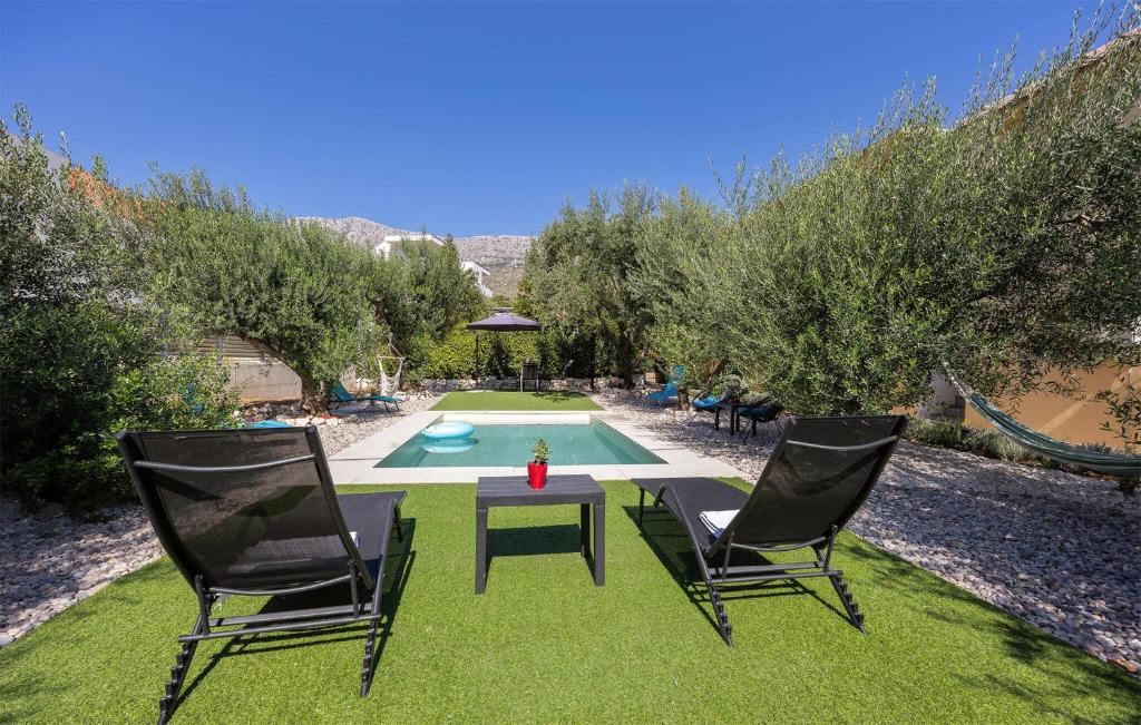 4 Bedroom Lovely Apartment In Kastel Sucurac