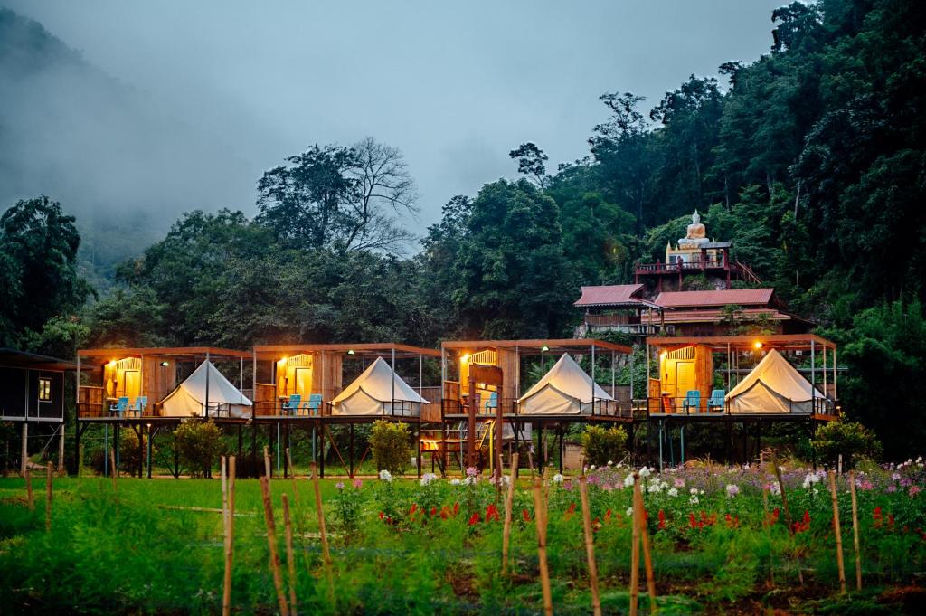Zahrada ubytování Naturevalleycamp Maehongson