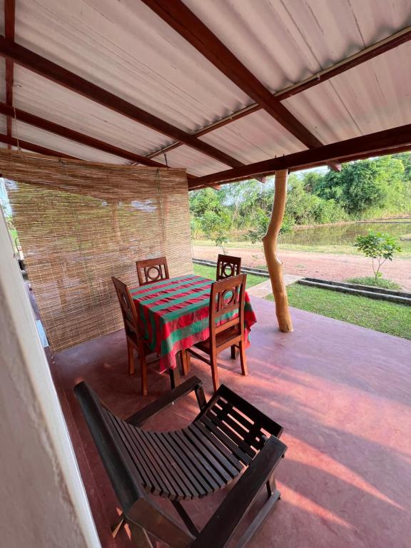 Balkón nebo terasa v ubytování Kurumba Lodge