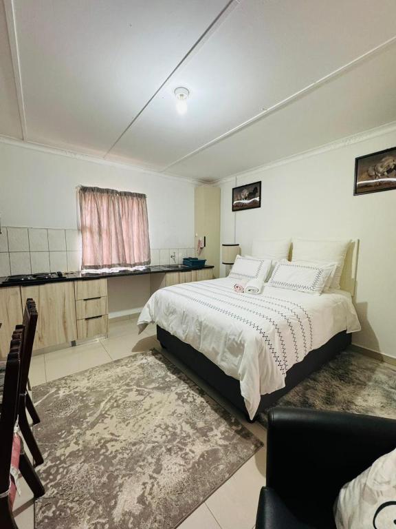 a bedroom with a large bed in a room at 4 Centenary Road Ixopo in Ixopo
