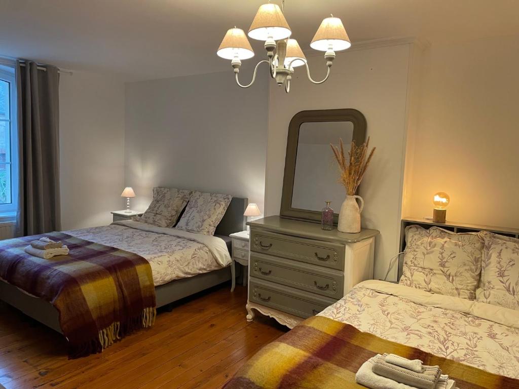 Le Clos du Bas Courtil Guesthouse B&B Omaha Beach - Family Suite