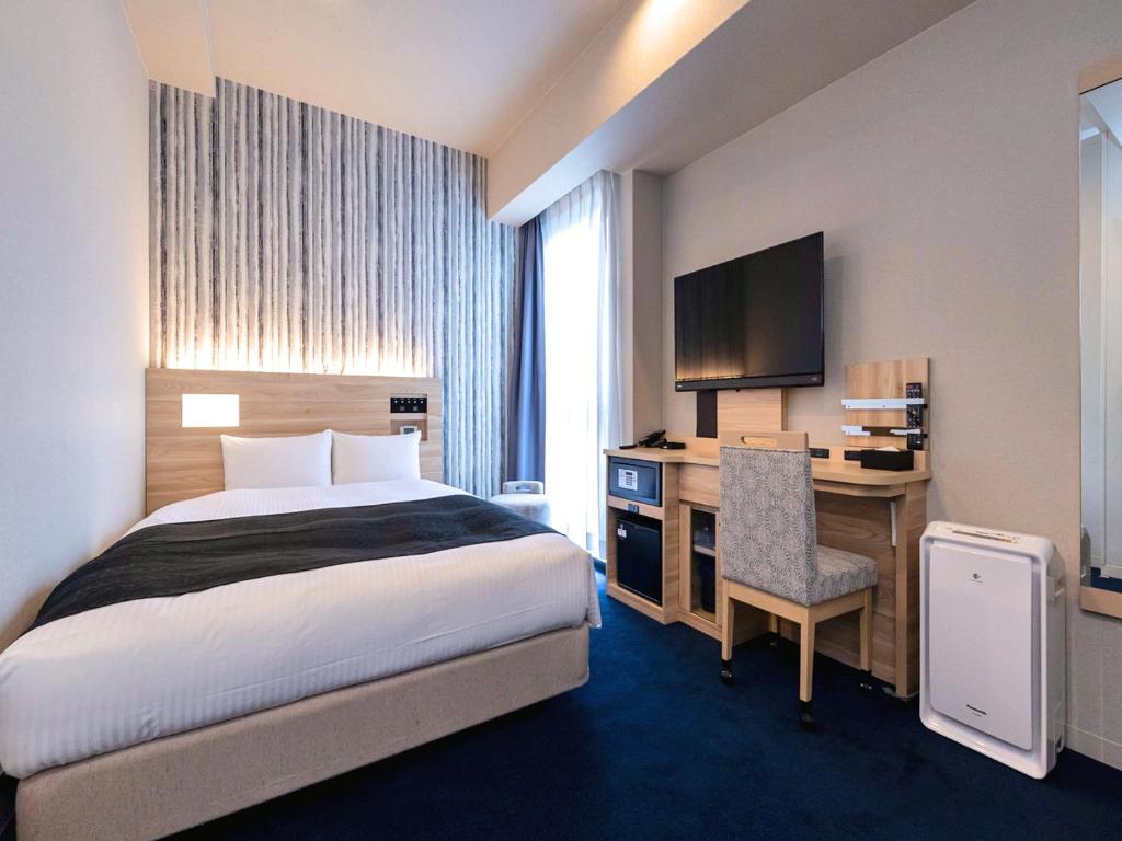 Postel nebo postele na pokoji v ubytování APA Hotel Kyoto Gojo Omiya