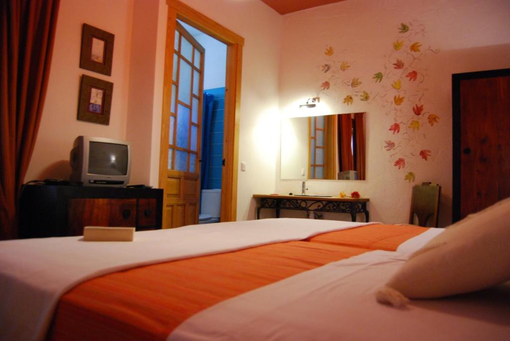 A bed or beds in a room at Casa Rural Santa Ana