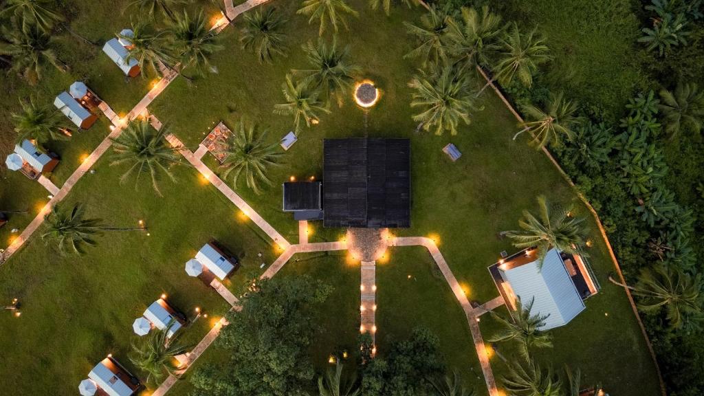 Zahrada ubytování Bobocabin Bunaken Hills, Manado