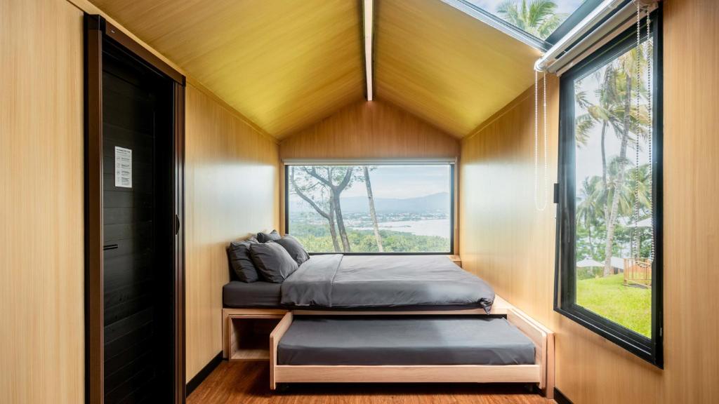 Postel nebo postele na pokoji v ubytování Bobocabin Bunaken Hills, Manado