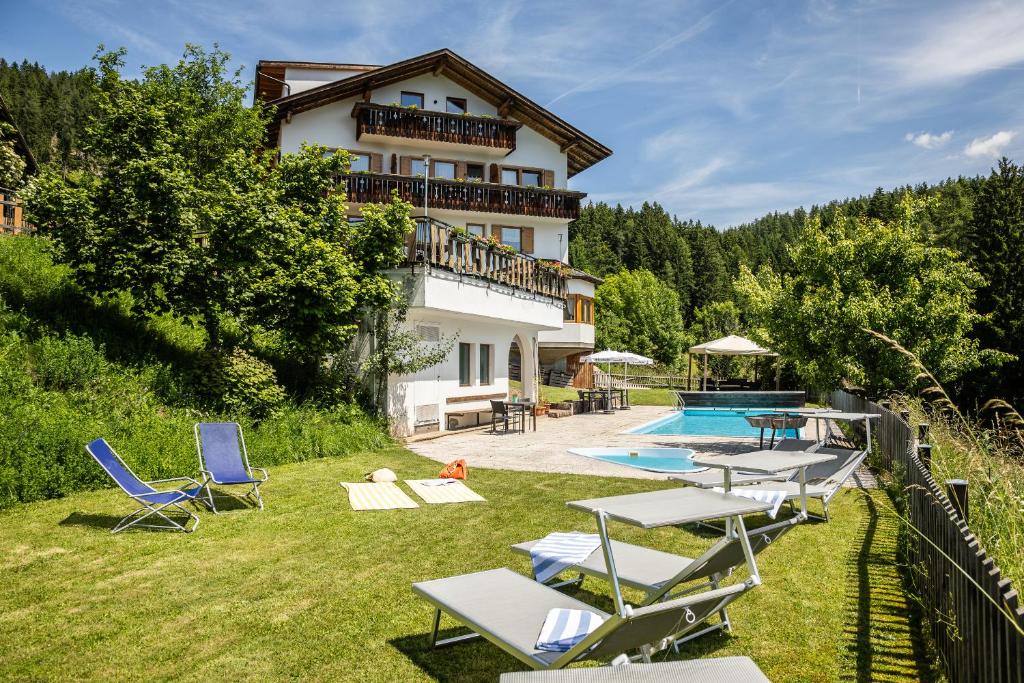 Bazén v ubytování Hotel Langeshof nebo v jeho okolí