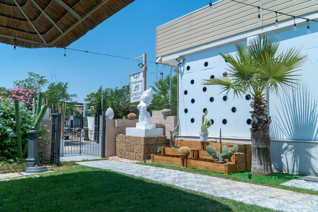 Zahrada ubytování Frontemare 25 Beach Hotel