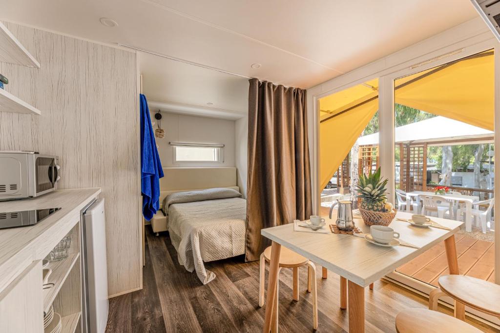 Kuchyň nebo kuchyňský kout v ubytování Camping Village Le Calanchiole