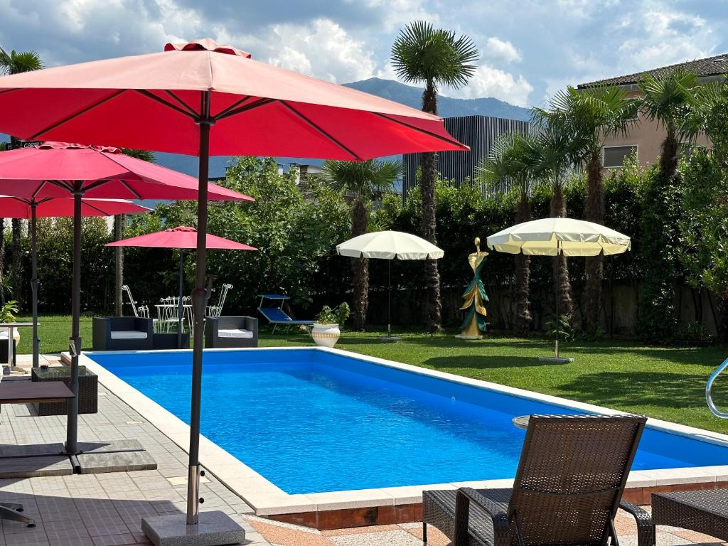 Bazén v ubytování Hotel Tiziana nebo v jeho okolí