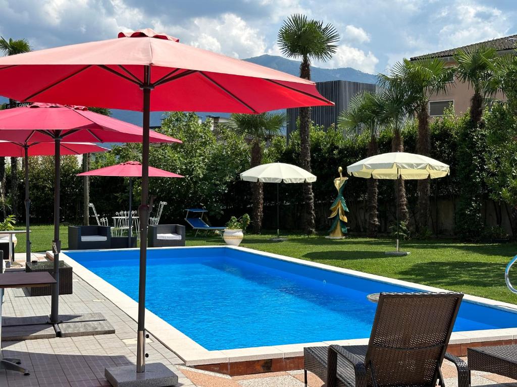 Bazén v ubytování Hotel Tiziana nebo v jeho okolí