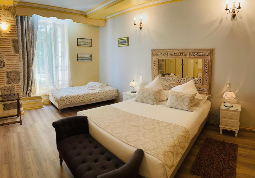 Gallery image of Hôtel & Events du Château Lacaze in Aiguillon