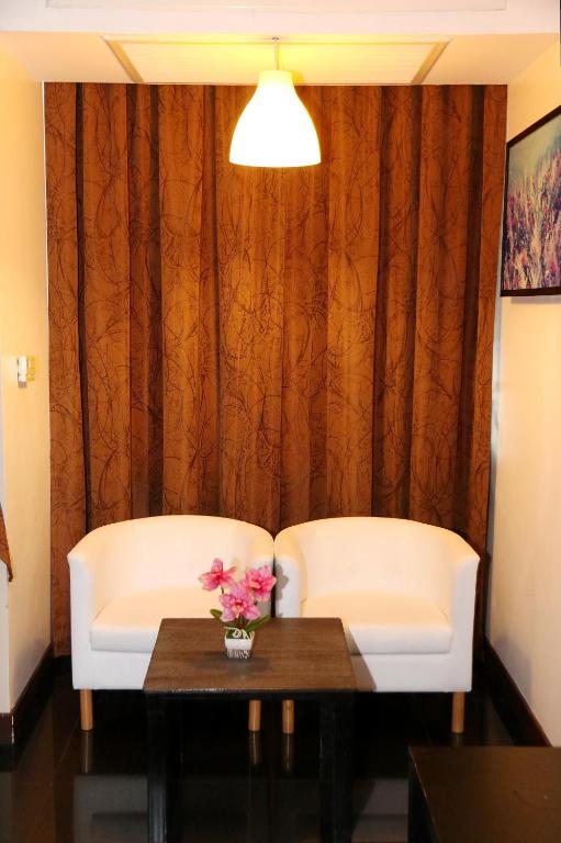 Arthitaya Green Nature Hotel & Lakkhana Poolside Resort - Deluxe Dreibettzimmer