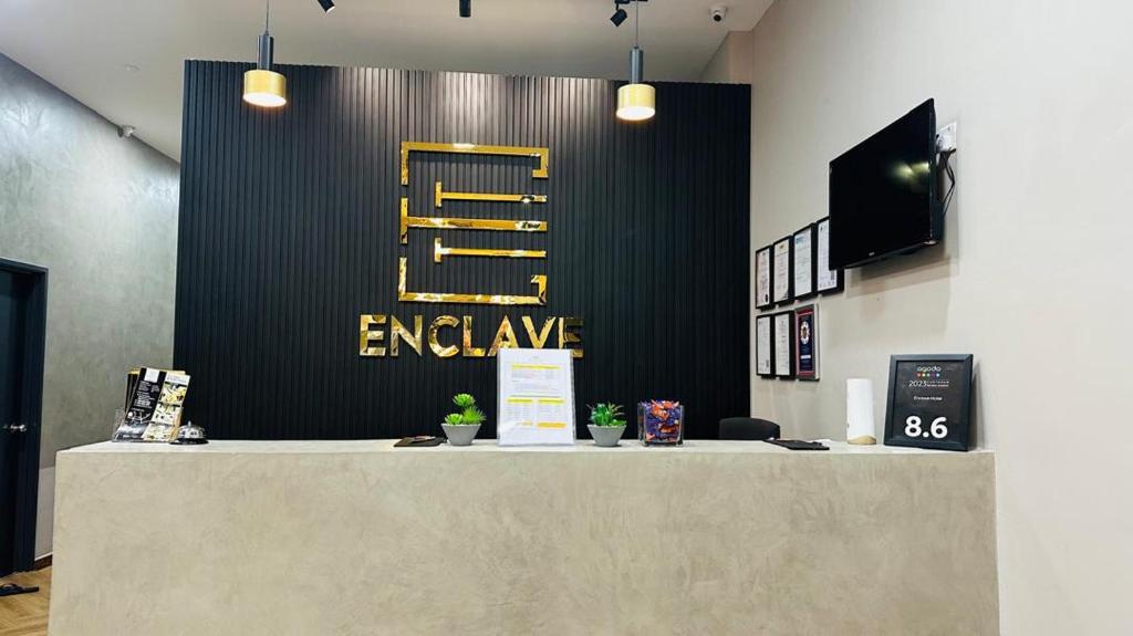 TV a/nebo společenská místnost v ubytování Enclave Business Hotel