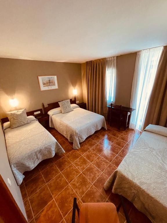 Postelja oz. postelje v sobi nastanitve Hotel Orla