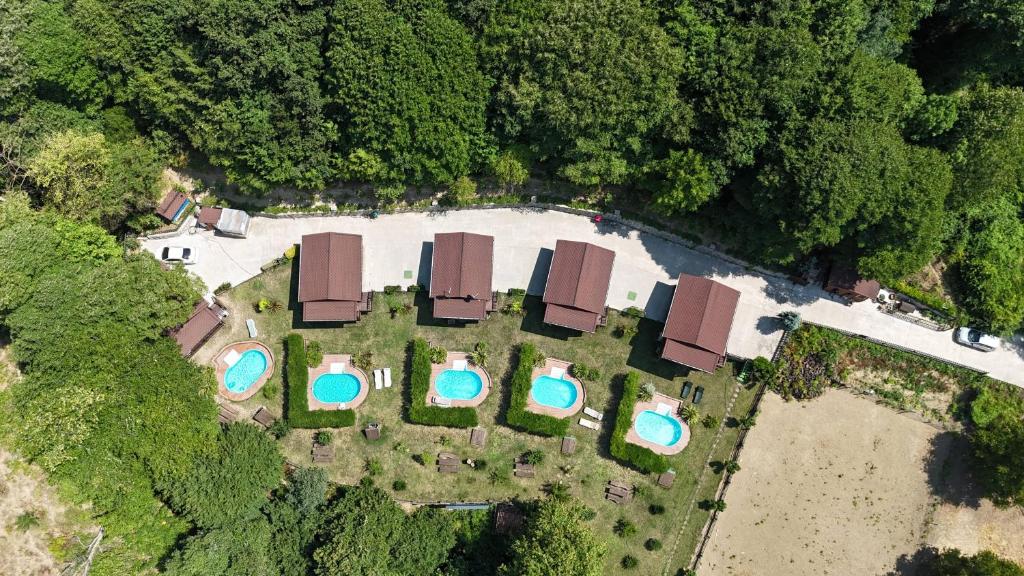 Bazén v ubytování LAGUN POOL VILLAGE nebo v jeho okolí