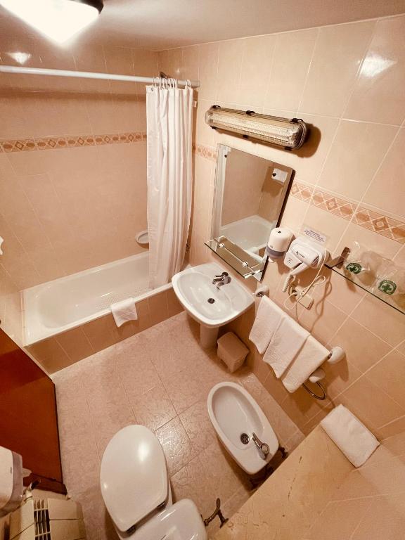 Kopalnica v nastanitvi Hotel Orla