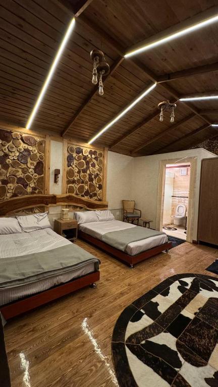 Postel nebo postele na pokoji v ubytování Gold Island Resort