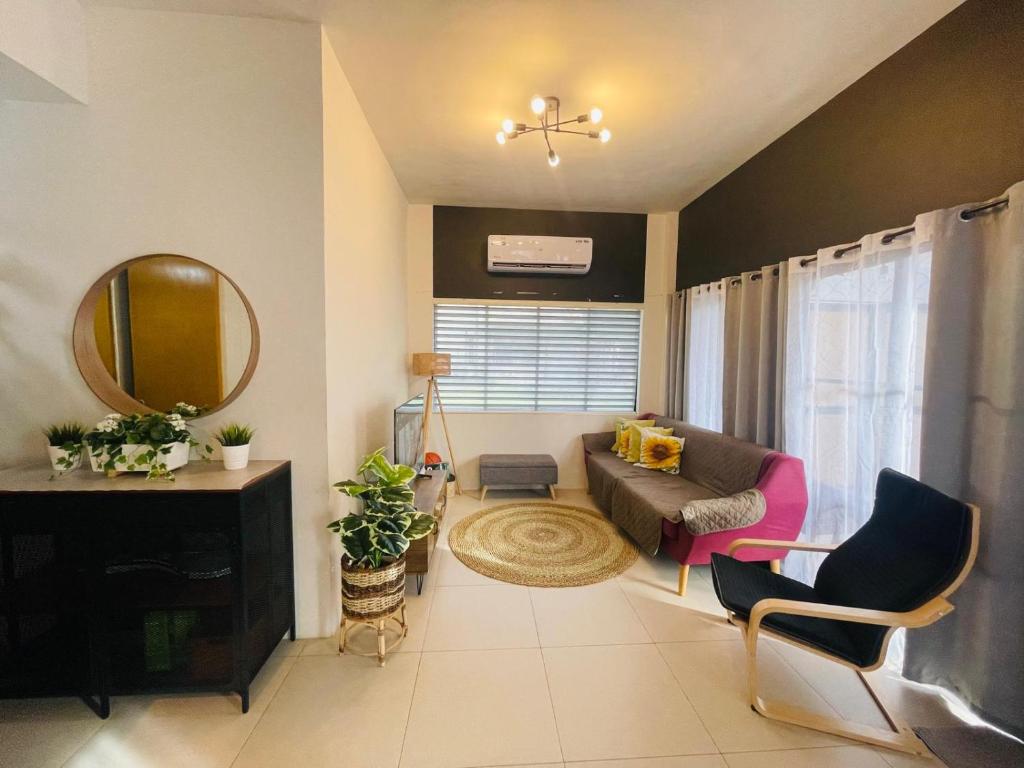 Χώρος καθιστικού στο Seafront Residences Vacation Getaway