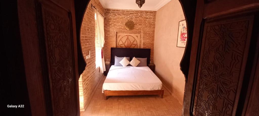 Postel nebo postele na pokoji v ubytování Riad maison Bounouar