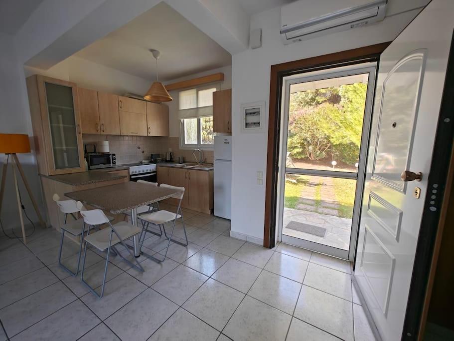 A kitchen or kitchenette at Sun 'n Sand, dream it in Possidi