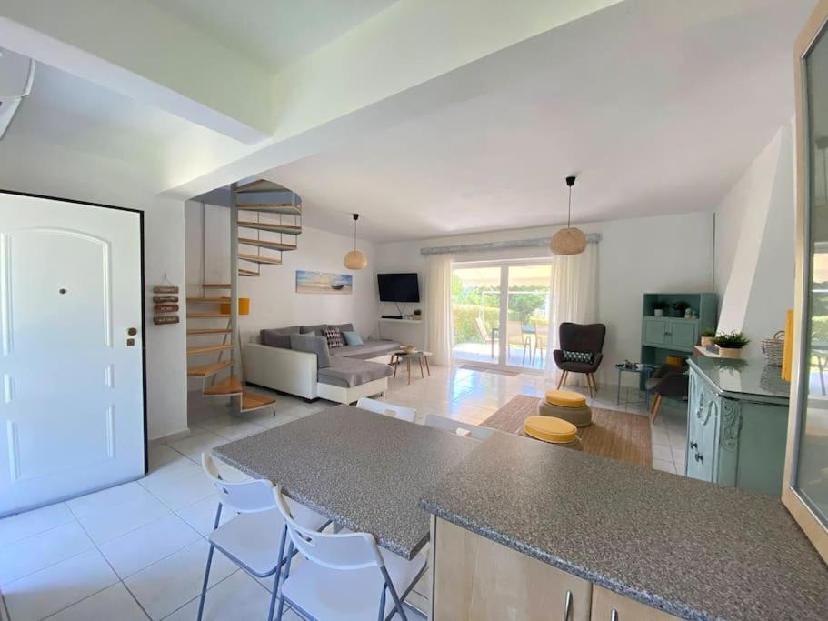 A kitchen or kitchenette at Sun 'n Sand, dream it in Possidi