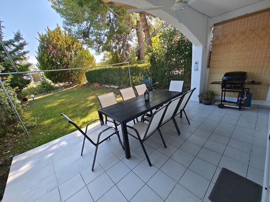A balcony or terrace at Sun 'n Sand, dream it in Possidi